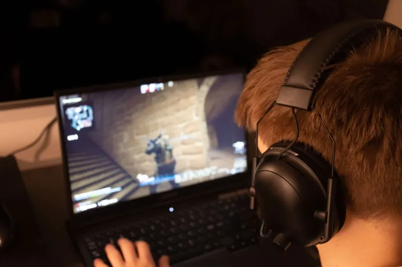 Pack Mentality Costs You Money: The Case for Going Solo at Australian Online Casinos